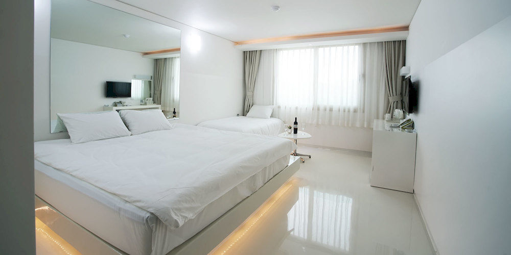 Hotel Ciel Bleu Jeju Bagian luar foto