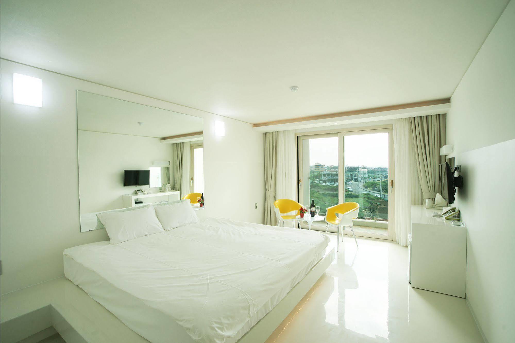 Hotel Ciel Bleu Jeju Bagian luar foto