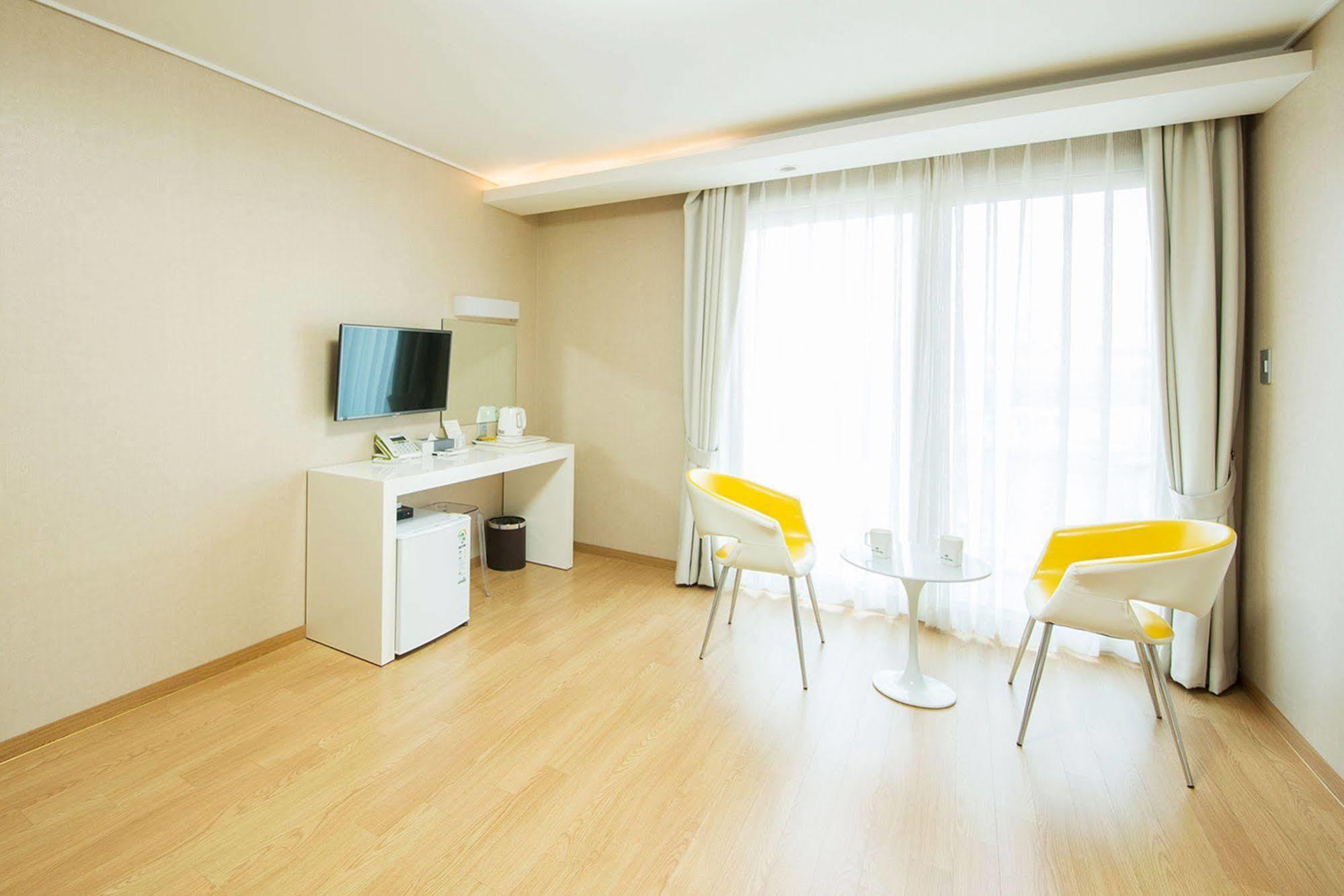 Hotel Ciel Bleu Jeju Bagian luar foto