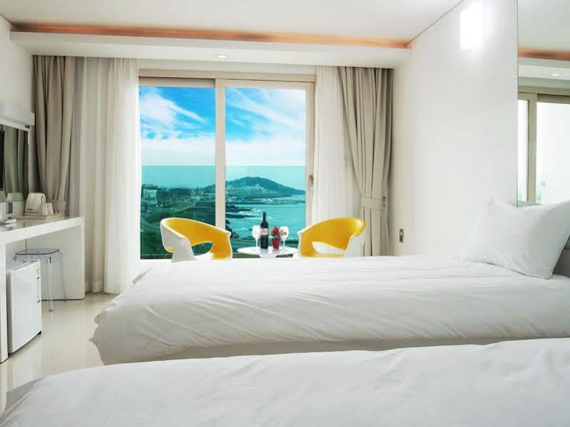 Hotel Ciel Bleu Jeju Bagian luar foto