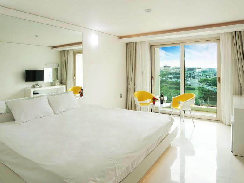 Hotel Ciel Bleu Jeju Bagian luar foto