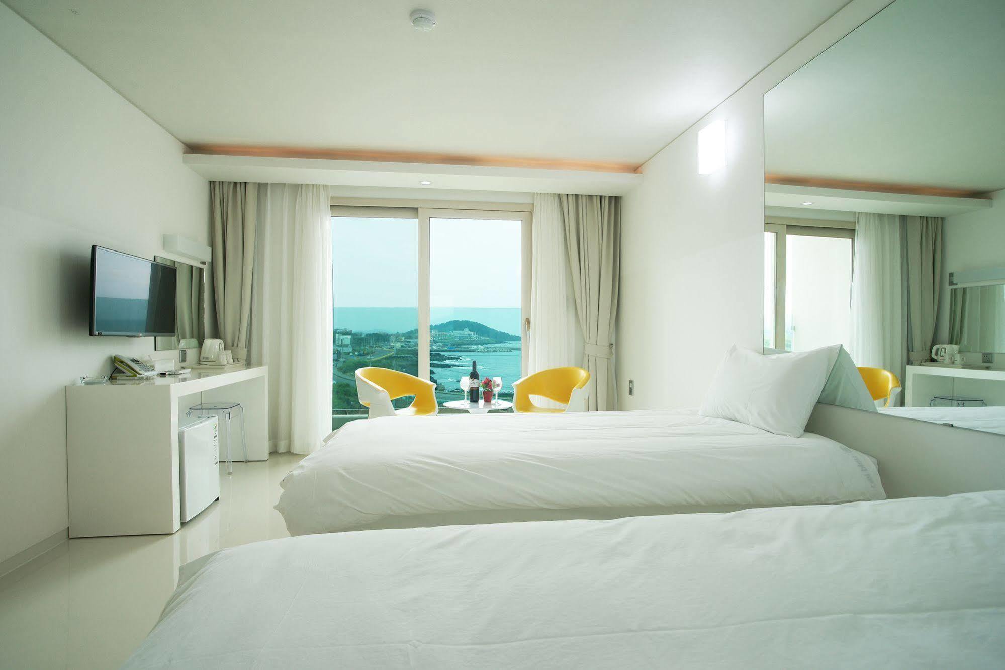 Hotel Ciel Bleu Jeju Bagian luar foto