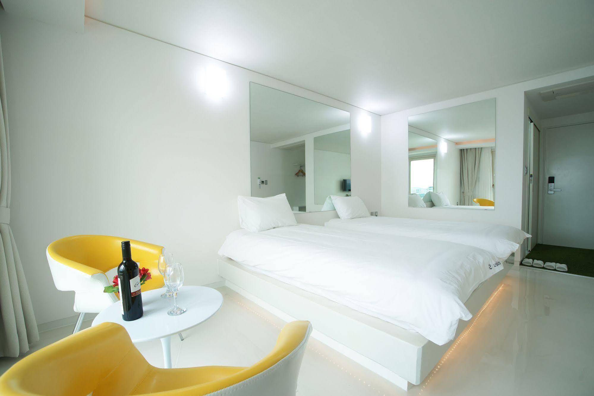 Hotel Ciel Bleu Jeju Bagian luar foto